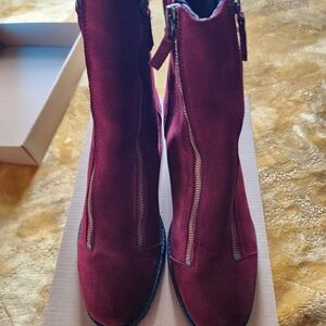 Bos.& Co. Ingle,  Sangria Suede Booties Size 40 UE (9-91/2) Women Waterproof